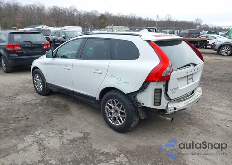 2011 Volvo Xc60 3.2/3.2 R-Design z USA, uszkodzony, nr VIN YV4952DL2B2193068